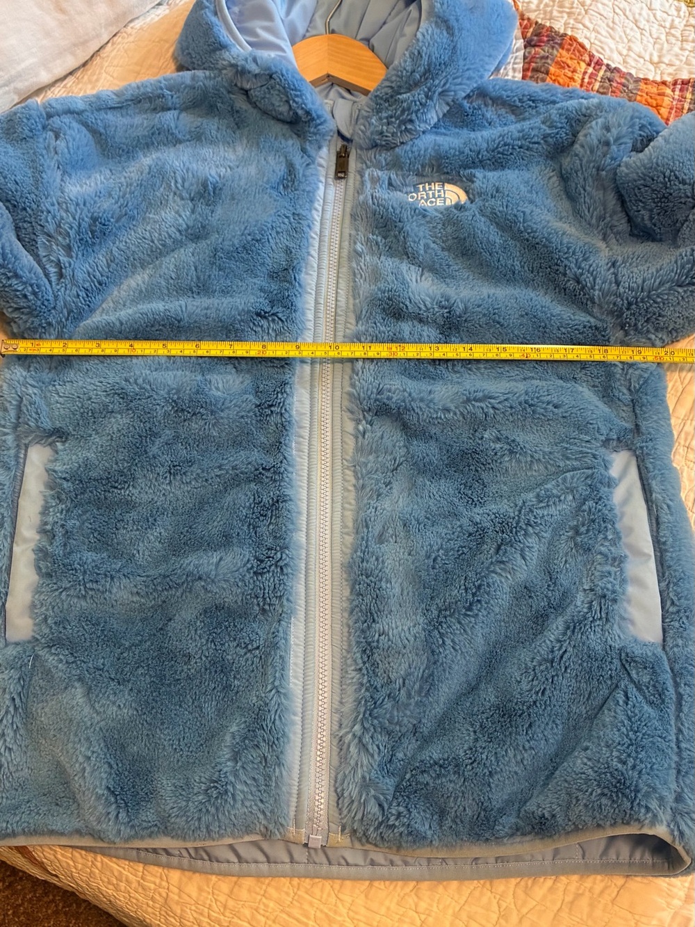 The North Face Girl's Reversible Fleece Jacket - Picture 13 of 16